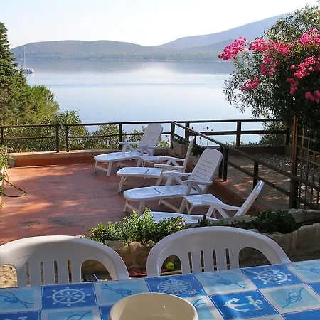 Prázdninový dům Clicksardegna Flavia With Seafront Terrace In The Porto Conte Nature Park Alghero