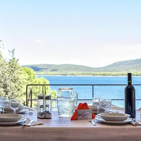 Flavia Direttamente Sul Mare Con Terrazza Incantevole Per 6 Persone Holiday home