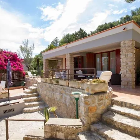 Holiday home Flavia Direttamente Sul Mare Con Terrazza Incantevole Per 6 Persone Alghero