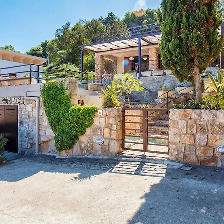 Clicksardegna Flavia With Seafront Terrace In The Porto Conte Nature Park בית נופש