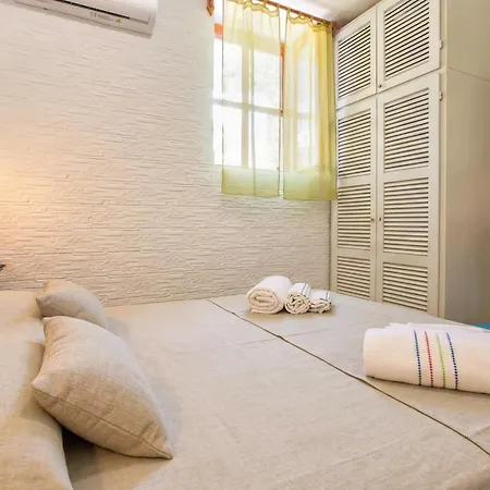 Feriehus Clicksardegna Flavia With Seafront Terrace In The Porto Conte Nature Park *